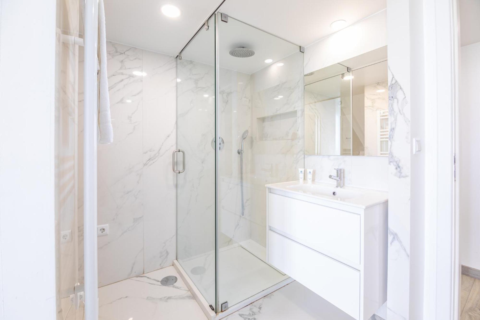 Deluxe Spacious Flats W Mezzanine By Host Wise Apartment Порто Екстериор снимка