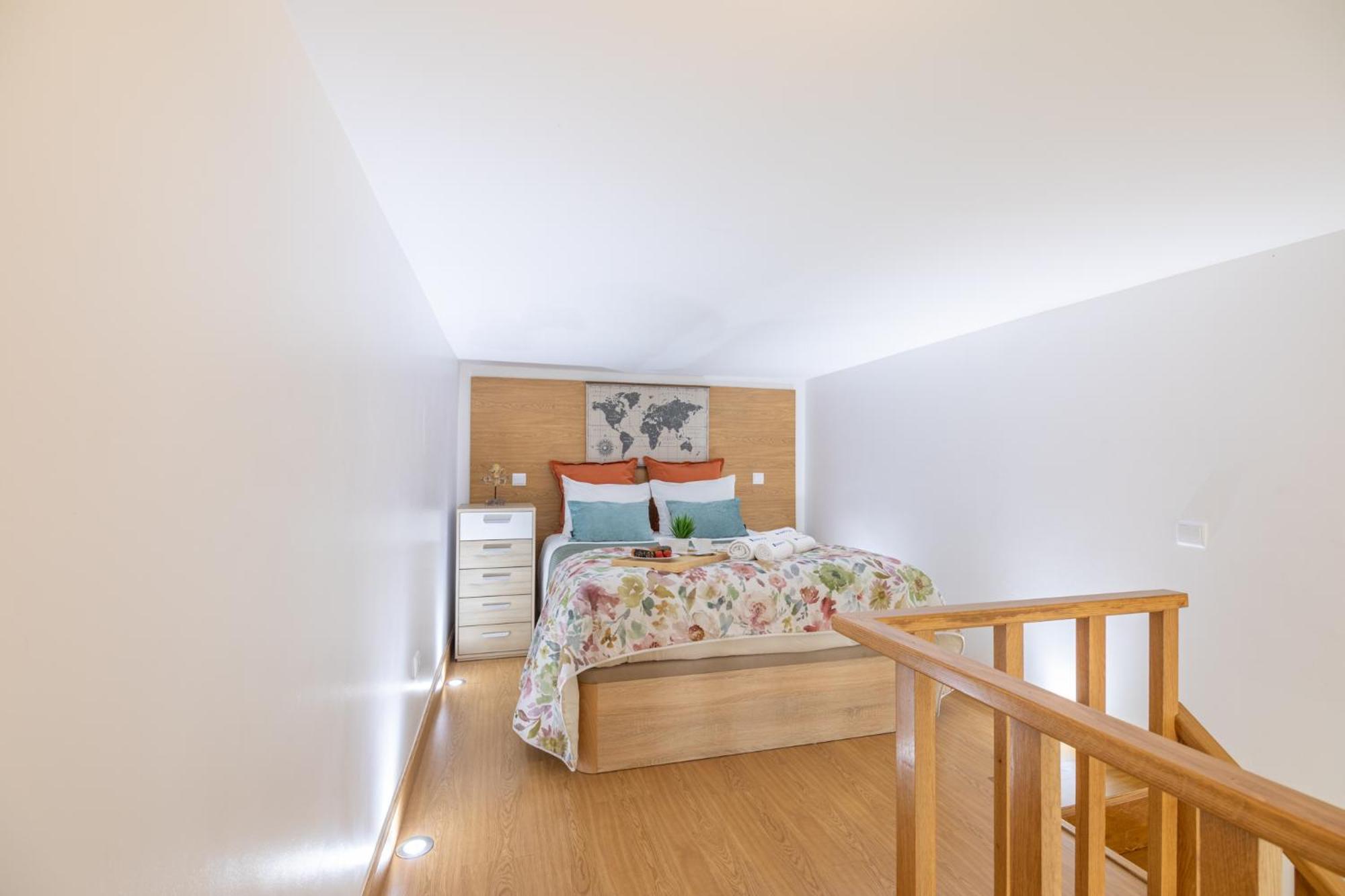Deluxe Spacious Flats W Mezzanine By Host Wise Apartment Порто Екстериор снимка