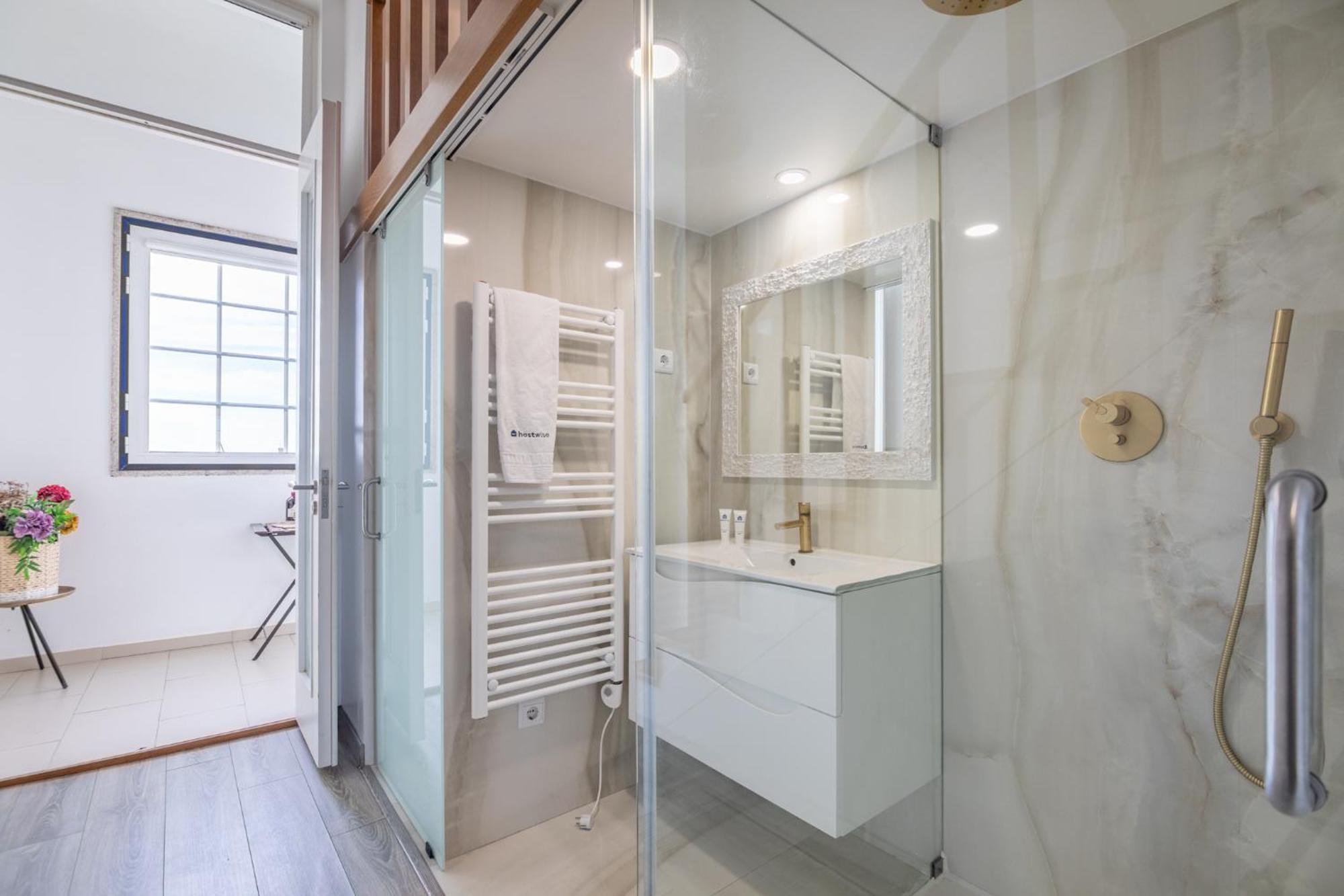Deluxe Spacious Flats W Mezzanine By Host Wise Apartment Порто Екстериор снимка