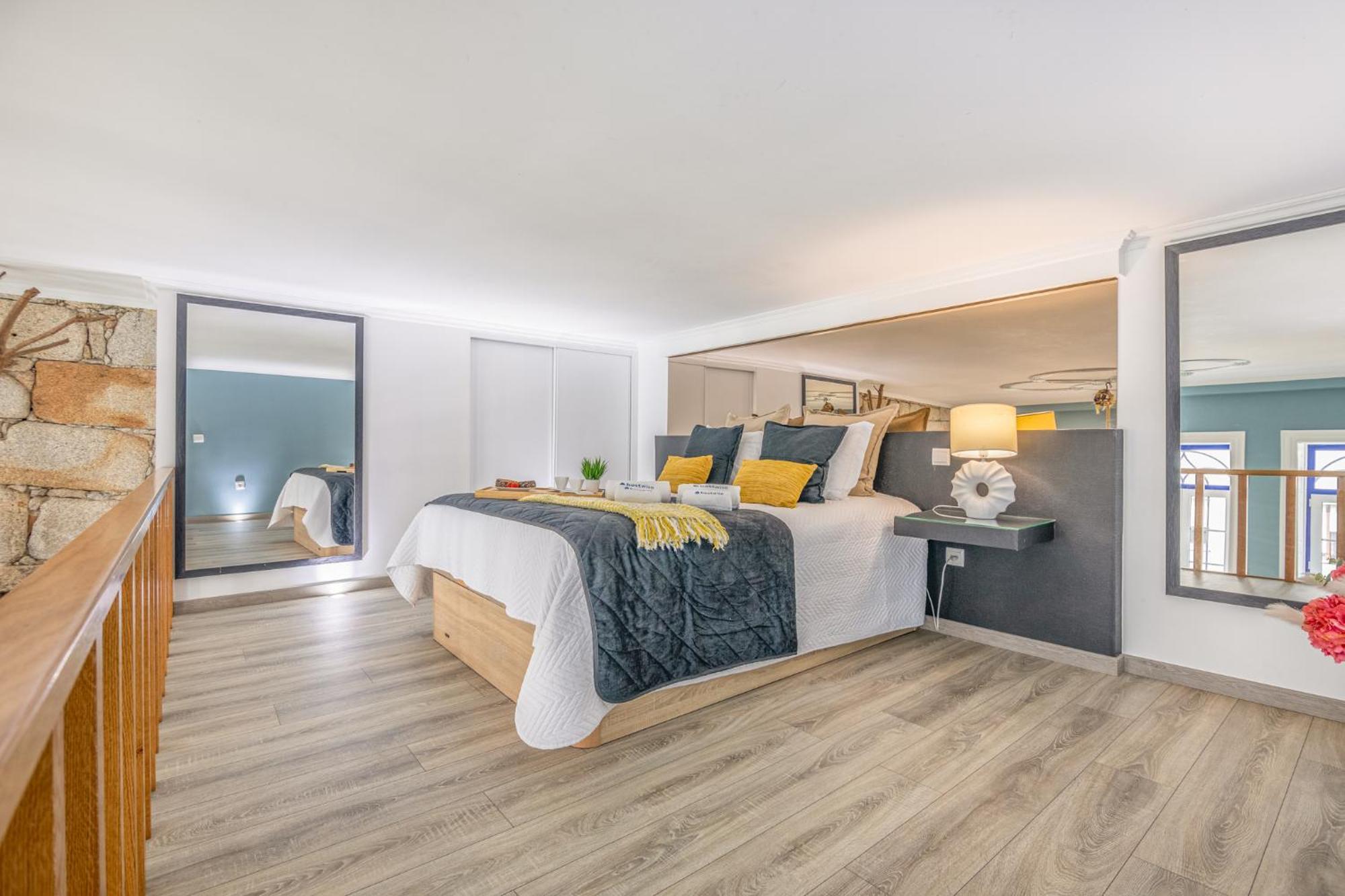Deluxe Spacious Flats W Mezzanine By Host Wise Apartment Порто Екстериор снимка