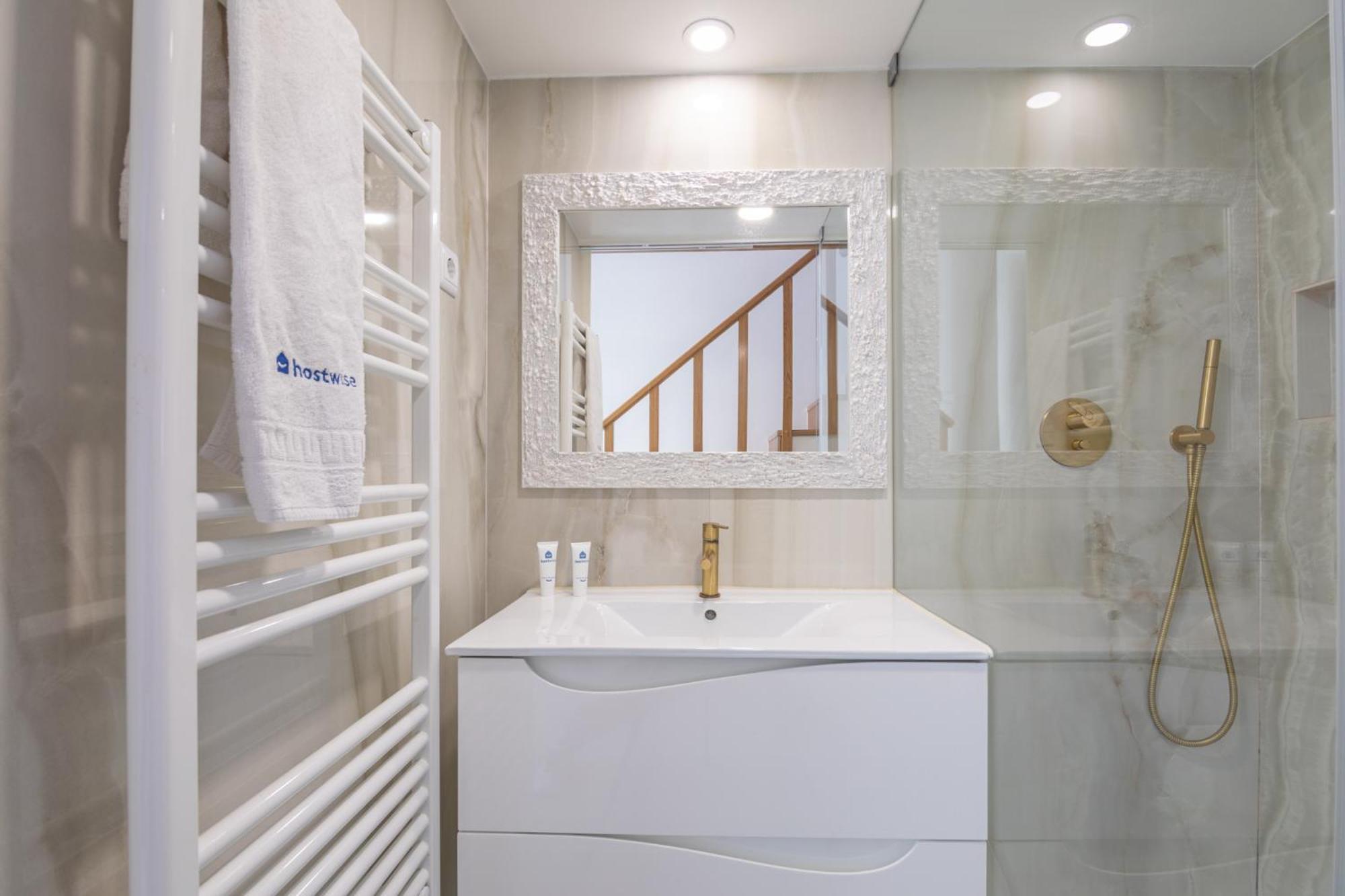 Deluxe Spacious Flats W Mezzanine By Host Wise Apartment Порто Стая снимка