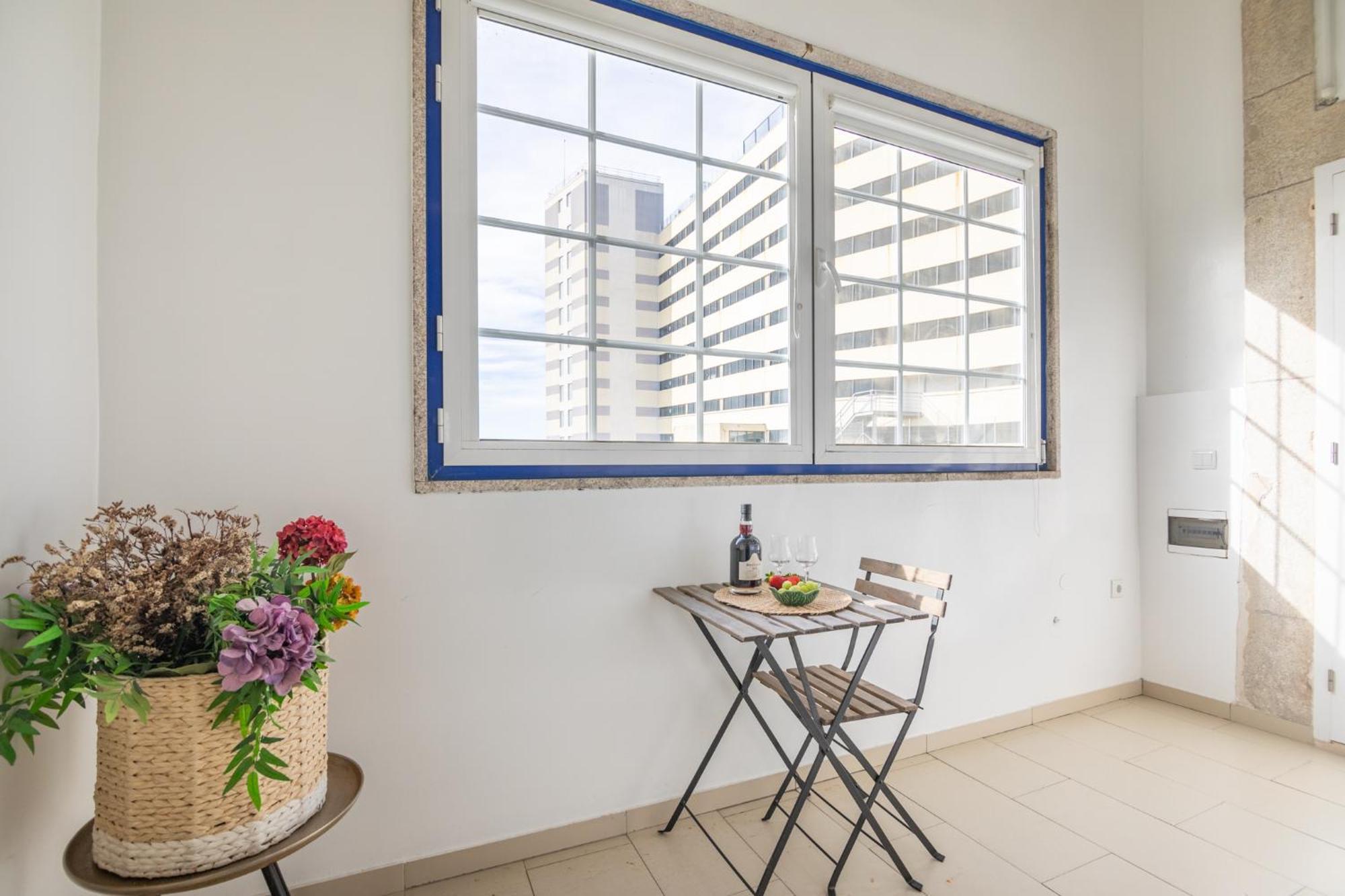 Deluxe Spacious Flats W Mezzanine By Host Wise Apartment Порто Стая снимка